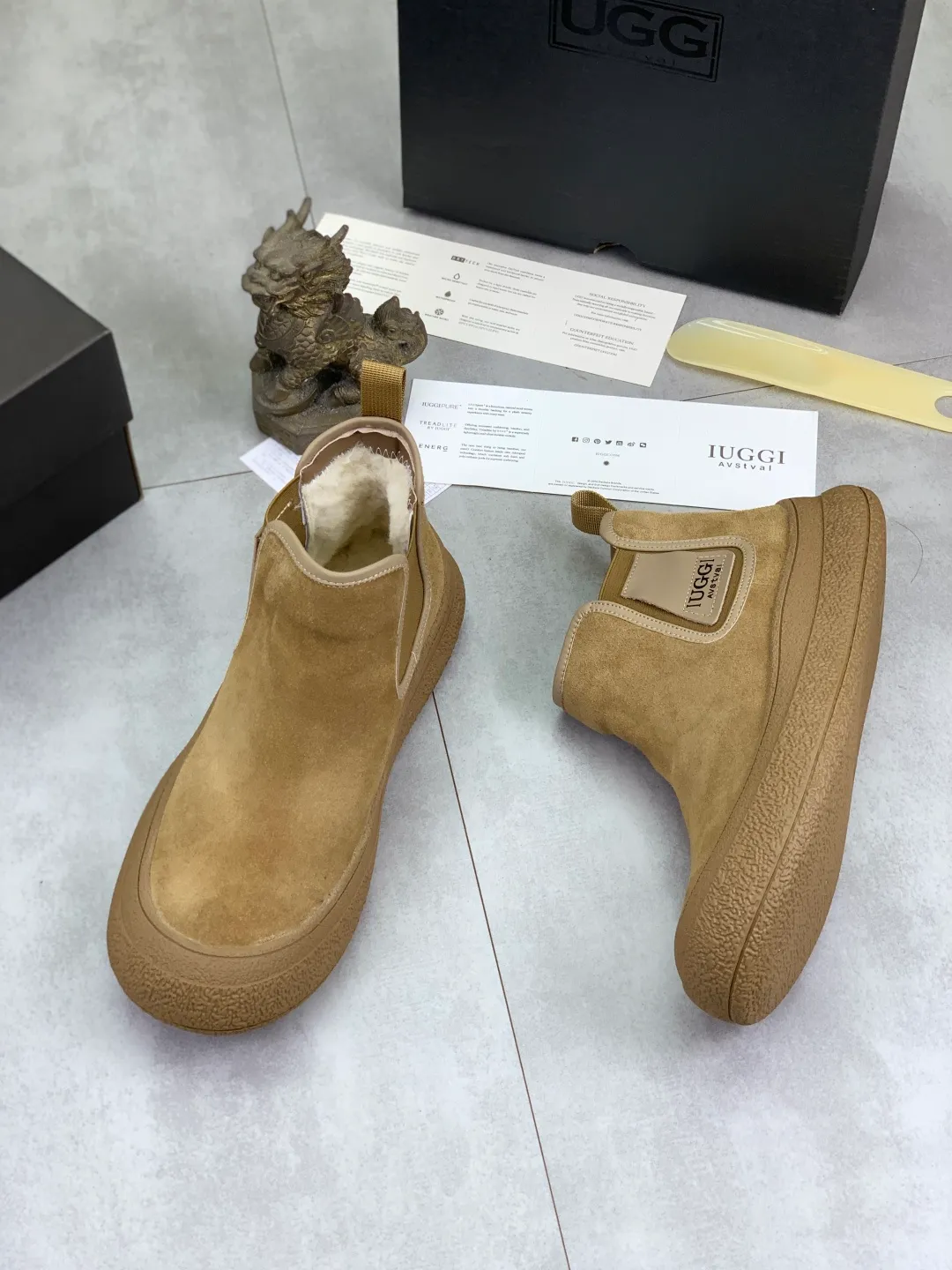 Men's men's shoes 💰P560 New arrival 🆕🆕🆕 IUGGI A pair of handsome Martin boots that want to be "welded" to the feet. Sheep fur lining is comfortable and warm. The anti-slip performance is even better. Matte cowhide with super comfortable stretch velvet. ➕Fine handmade stitching to keep your feet from freezing in the winter. Must be arranged! Perfectly interpreting the essence of Chelsea, trendy and fashionable, casual and versatile. Size: 39-44
